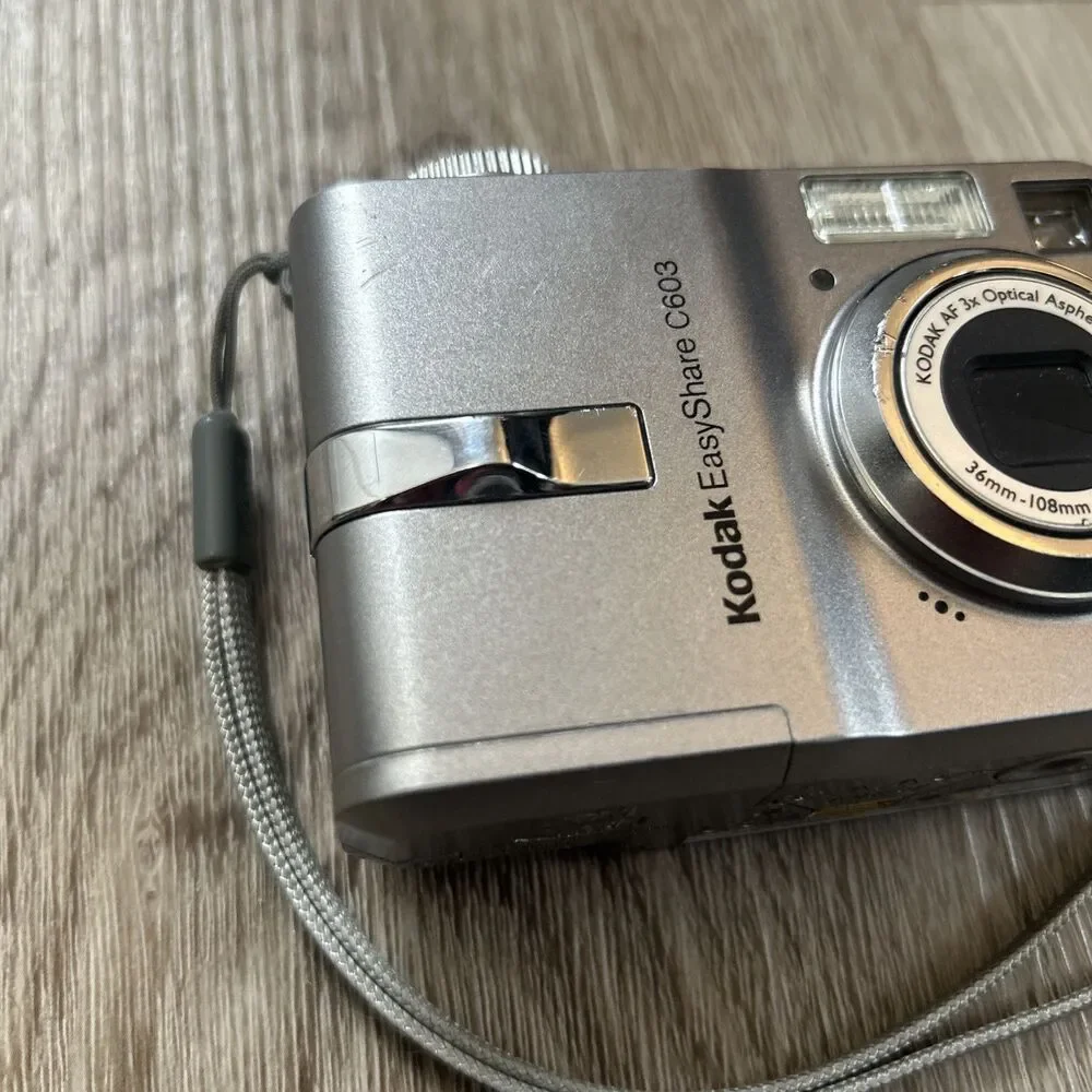 Kodak EasyShare C603 Digital Camera 6.1 MP with 3x Optical Zoom FOR PARTS